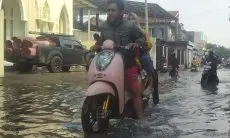 Banjir Sempat Memutuskan Akses di Jalan Raya Katapang-Rancamanyar