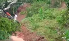 Diterjang Longsor, Akses Jalan Warga Desa Nanggerang Terputus