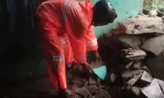 Diterjang Derasnya Air Sungai Cibalogo, TPT Ambruk dan Tiga Rumah Rusak di Sukaraja