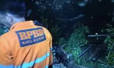 Kondisi Tanah Labil, Tebing Empat Meter Longsor timpah Rumah Warga
