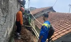 Longsor di Kampung Mandala, Akses Jalan Warga Tertutup