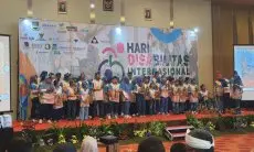 Peringati HDI 2025, Pemkab Bandung Barat Bagikan Ribuan Bantuan Alat Bantu dan Cek Kesehatan