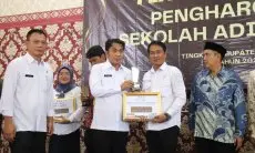 80 Sekolah Terima Anugerah Adiwiyata dari Pemkab Cirebon. 