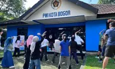 Disdukcapil dan PWI Kota Bogor Olahraga Bareng Sambil Buka Pelayanan Kependudukan