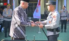 Polda Jabar Gelar Upacara Wisuda Purnabakti