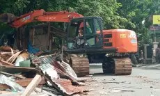 Ratusan Bangli di Bantaran Sungai Dibongkar Pemkot Cirebon