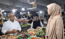 Pantau Pasar Kosambi, Wali Kota Bandung Sebut Harga Kebutuhan Pokok Masih Aman
