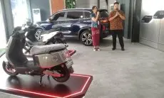 Tak Perlu Khawatir, Pengendara EV Polytron di Bandung Kini Dilayani EVA saat Kondisi Darurat