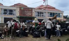 Puluhan Karyawan Bandung Zoo Gelar Aksi Demo Tuntut Pembukaan Kembali Kebun Binatang