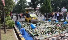 Ribuan Botol Miras Dimusnahkan Polda Jabar Jelang Nataru