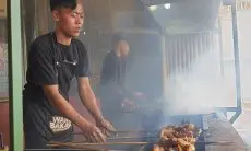 Nikmatnya Hidangan Legendaris Bakakak Sampurasun Nusasari, Sensasi Makan Ayam Bakar Gurih Kini Hadir di Lembang