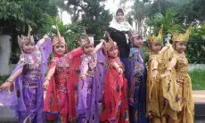 Kisah Dewi, Seorang Ibu yang Kembalikan Detak Tari Tradisional di Era Digital
