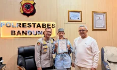 Kapolrestabes dan Wali Kota Bandung Beri Penghargaan Warga Berani Lawan Kejahatan