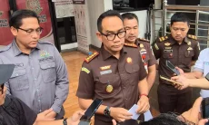 Terseret Kasus Suap Ade Kuswara Kunang, Kajari Bekasi Eddy Sumarman Dicopot Kejagung