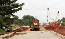 Proyek Peningkatan Jalan Bomang Molor, Bupati Rudy Susmanto Lakukan Evaluasi