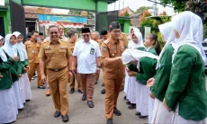 Gema Deklarasi Moral Kepala Sekolah Menuju Indonesia Emas 2045 di SMPN 1 Soreang 