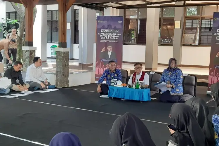 Cak Imin Tinjau SMKN 1 Bandung, Dorong Sekolah Siapkan Link and Match dengan Industri 