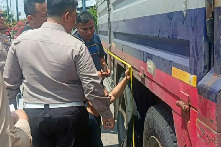 Polisi Dalami Penyebab Kecelakaan Beruntun di Jalan Arteri Karawang-Cikampek