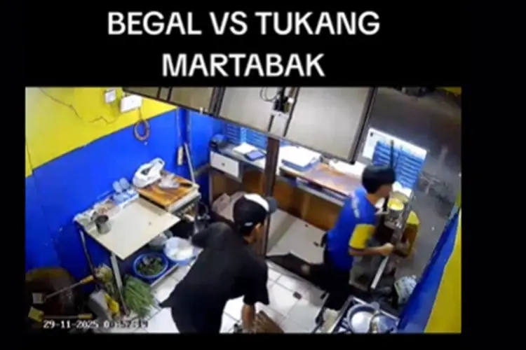 Viral Penjual Martabak di Bandung Keluarkan Dua Samurai Saat Hendak Dibegal