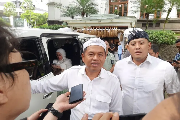 Dedi Mulyadi Cuma Bisa Ketawa, Sikapi Jebloknya Kunjungan di BIJB Kertajati