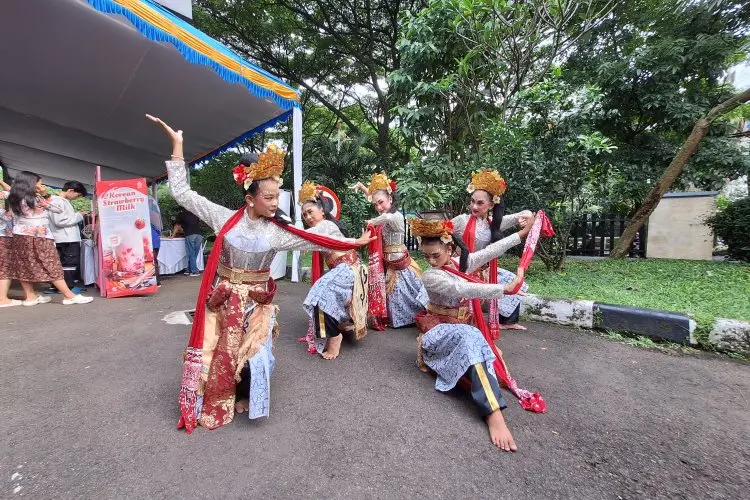 Mengenal Sanggar Jaipong Modern Baskara Gamada : Dari Rumah ke Panggung Prestasi