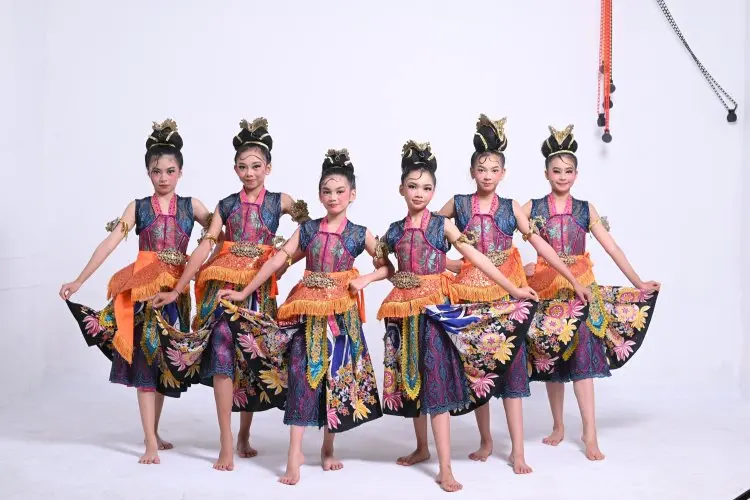 Keceriaan Anak Didik Baskara Gamada Saat Menari Nusantara