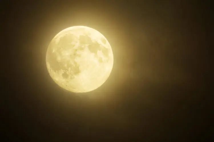 Supermoon Terakhir 2025: Nikmati Fenomena Cold Moon di Langit Indonesia