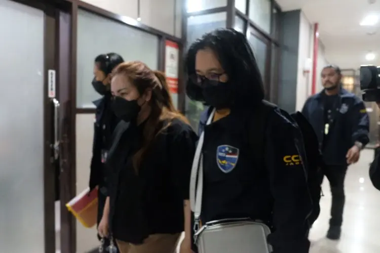 Diperiksa Maraton Hingga Pagi, Lisa Mariana Akhirnya Diperbolehkan Pulang