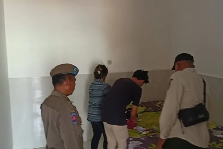 Razia Kamar Kos di Kedawung Cirebon, Pasangan Mesum Hingga Alat Kontrasepsi Diamankan