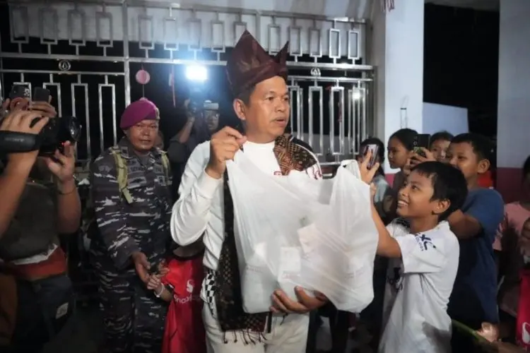 Gunakan Pesawat Kecil, Dedi Mulyadi Distribusikan Bantuan ke Sibolga, Aceh Menyusul