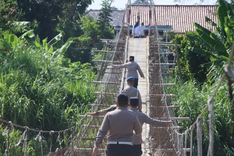 Polresta Lakukan Pengecekan Jembatan Gantung Pramuka