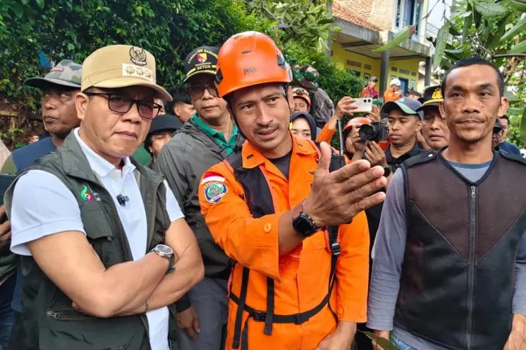 Bupati Dadang Tinjau Lokasi Bencana Longsor di Kampung Condong Arjasari