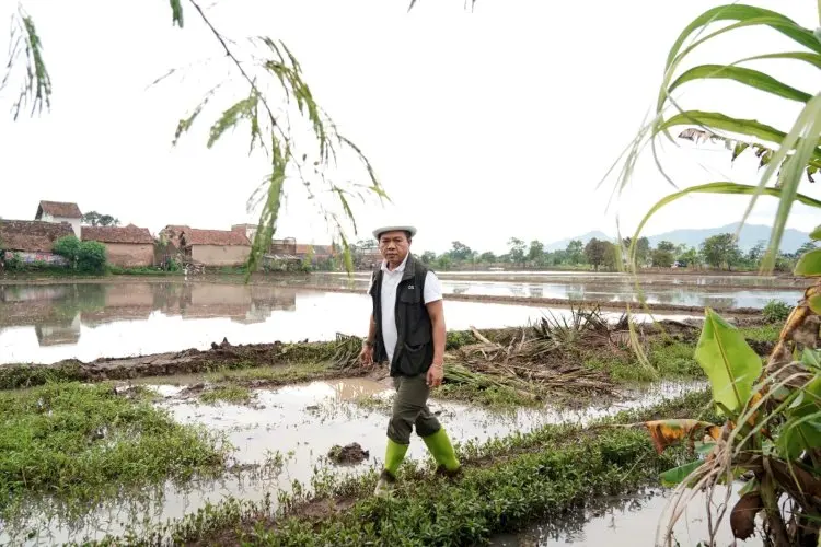 Bupati Bandung Dadang :  Normalisasi Sungai Ciputat Sudah Capai 35 Persen