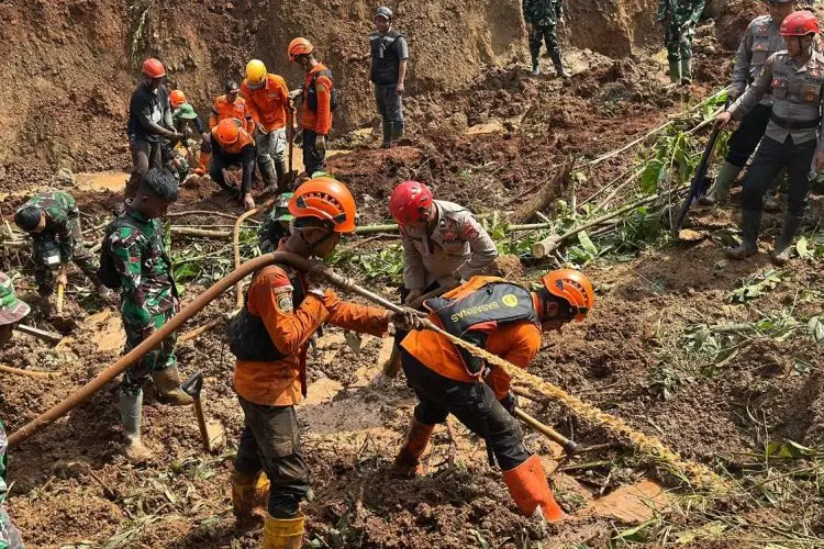 Hari Kelima Tim SAR Gabungan Masih Melakukan Pencarian 3 Korban Hilang Longsor Arjasari