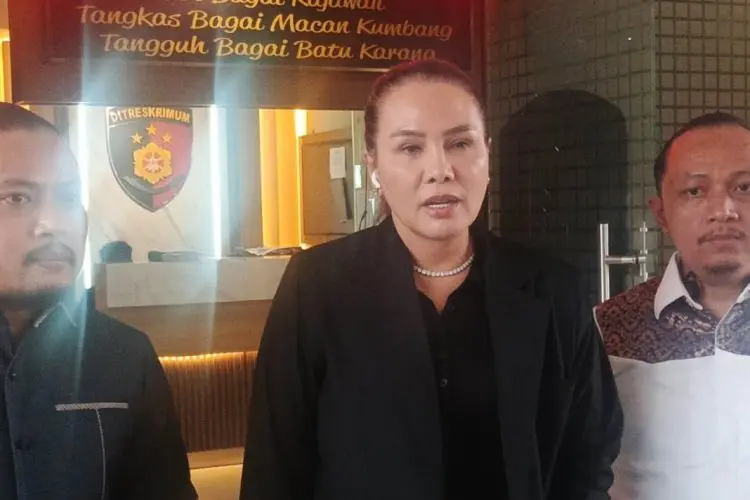 Selebgram Fitri Salhuteru Diperiksa di Polda Jabar