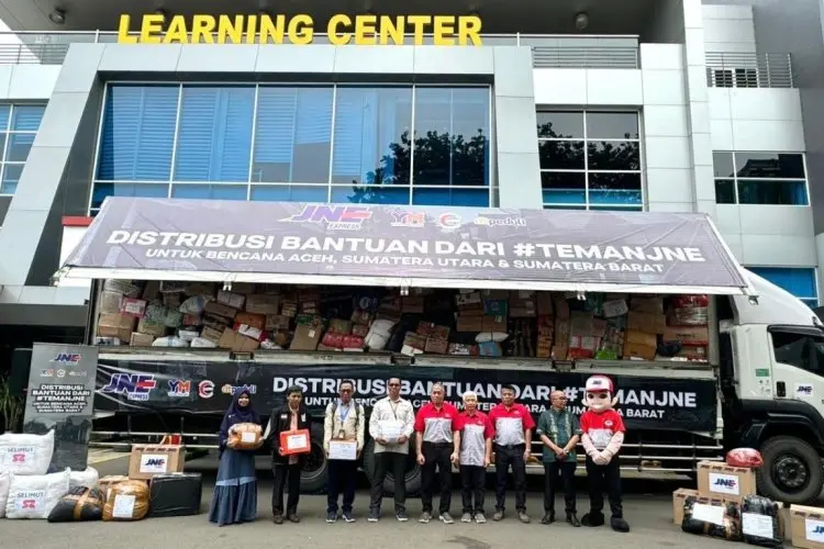 JNE Kirim 500 Ton Bantuan dari Masyarakat untuk Korban Bencana Sumatera