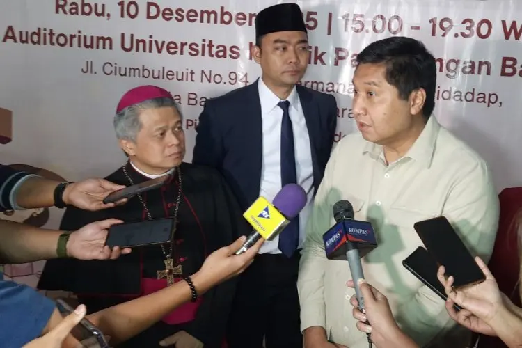 Maruarar Sirait Ubah Wajah Perayaan Natal, Sederhana Namun Beri Arti Bagi Korban Bencana