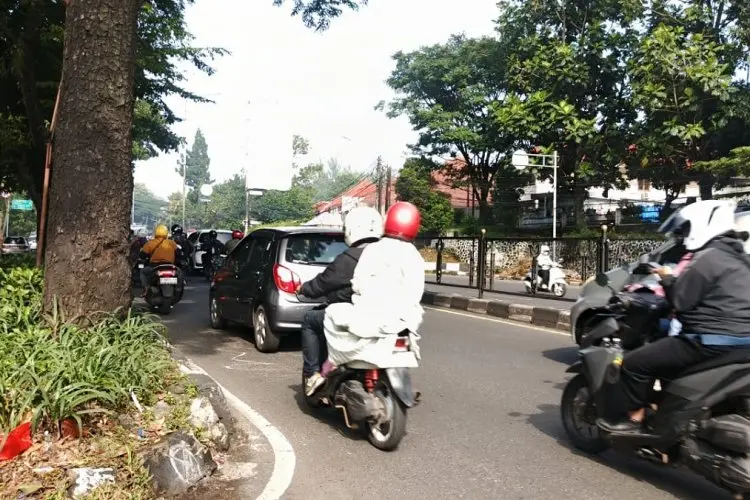 Kecelakaan Maut di Depan Hotel Pullman Bandung: Pengendara Motor Tewas Diduga Terpengaruh Miras