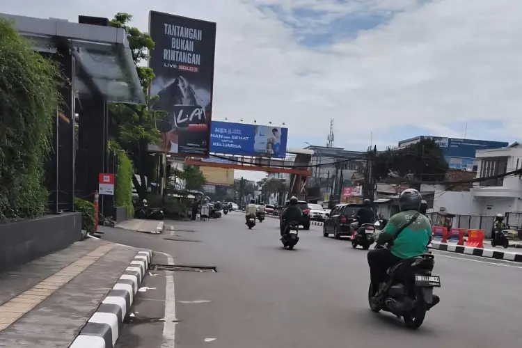 Pemkot Bandung Kebut Perbaikan Jalan Jelang Natal dan Tahun Baru