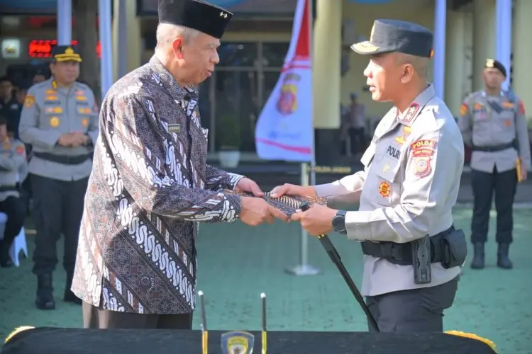 Polda Jabar Gelar Upacara Wisuda Purnabakti