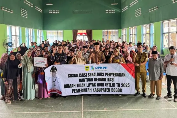 Heri Gunawan Gelontorkan Bantuan Rehabilitasi Rutilahu untuk 150 Warga Pamijahan