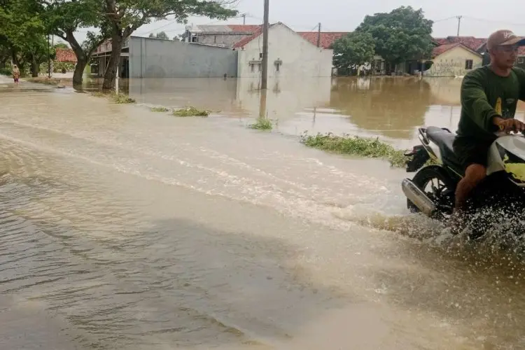 Banjir Rendam Perumahan Mewah di Arjawinangun Kabupaten Cirebon