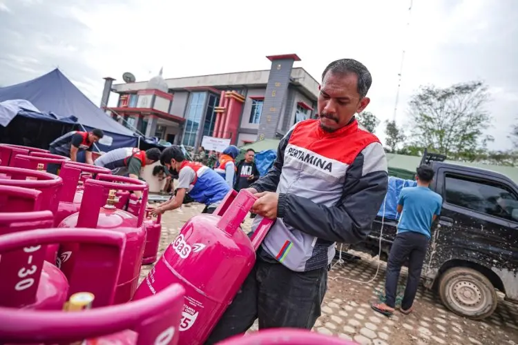 Pertamina Patra Niaga Distribusikan 983 Tabung LPG untuk Dukung Dapur Umum Korban Bencana Banjir di Sumatera