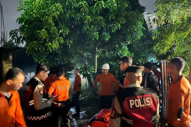 Gerak Cepat Polresta Cirebon Tangani Banjir di Winong, Kapolresta "Keselamatan Warga yang Utama"