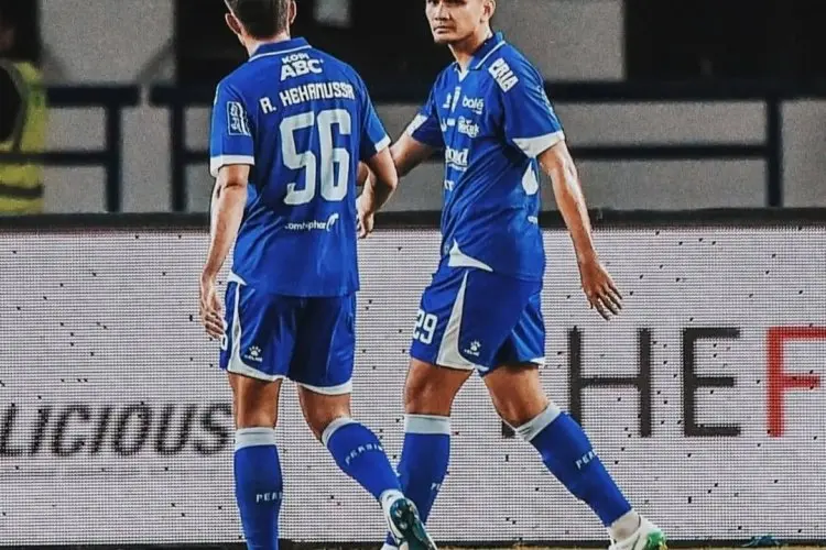 Persib Bandung Lepas Duo Hehanussa