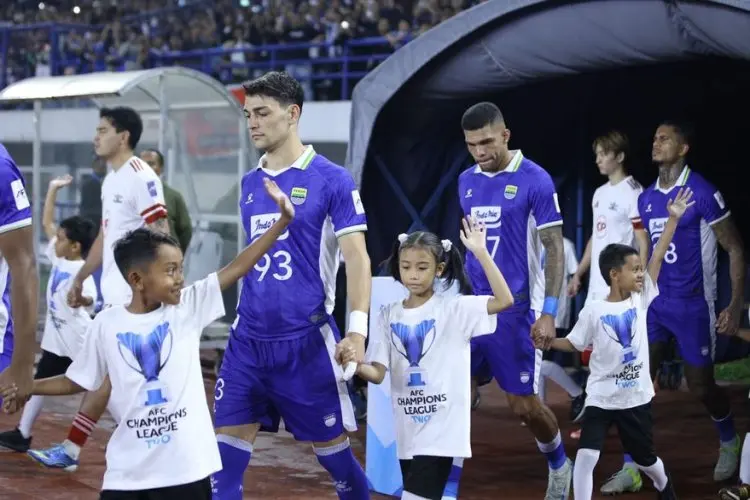 Kick Off Sesaat Lagi! Link Streaming dan Susunan Pemain Persib vs PSM Makassar