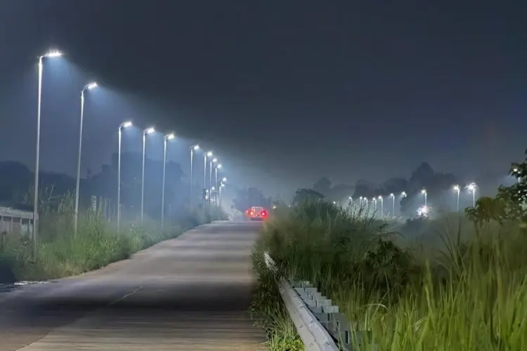 Dipasang 316 Titik PJU, Jalan Bomang Kini Lepas dari Gelap Gulita