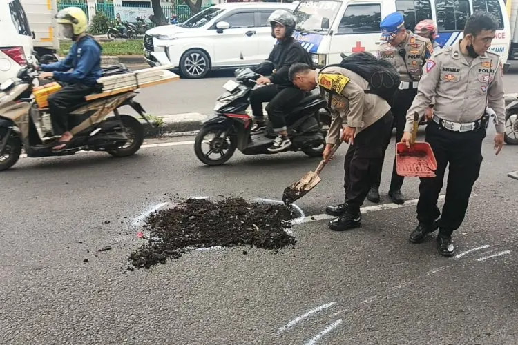 Pemotor Kritis Usai Terjatuh dan Terlindas Kendaraan di Jalan Soekarno Hatta Bandung