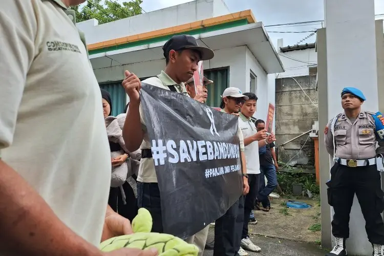 Bandung Zoo Tenang, BBKSDA Jabar Siap Biayai Pakan Satwa Bulanan