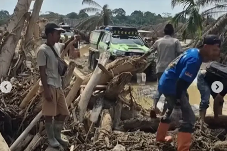 Kayu Gelondongan Sisa Banjir Sumatera Dimanfaatkan Warga, DPR Sebut Tak Bisa Dipakai Sembarangan